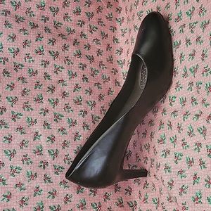Black comfort plus heels